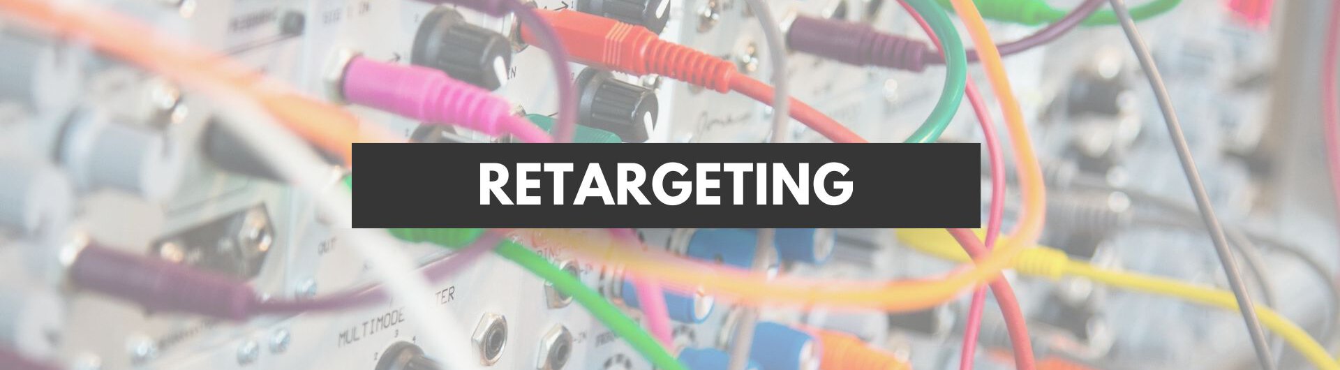 Retargeting erklärt: So baust du Zielgruppen, setzt Frequenz, vermeidest Ad Fatigue und misst ROI. Mit Checkliste und klaren Schritten.